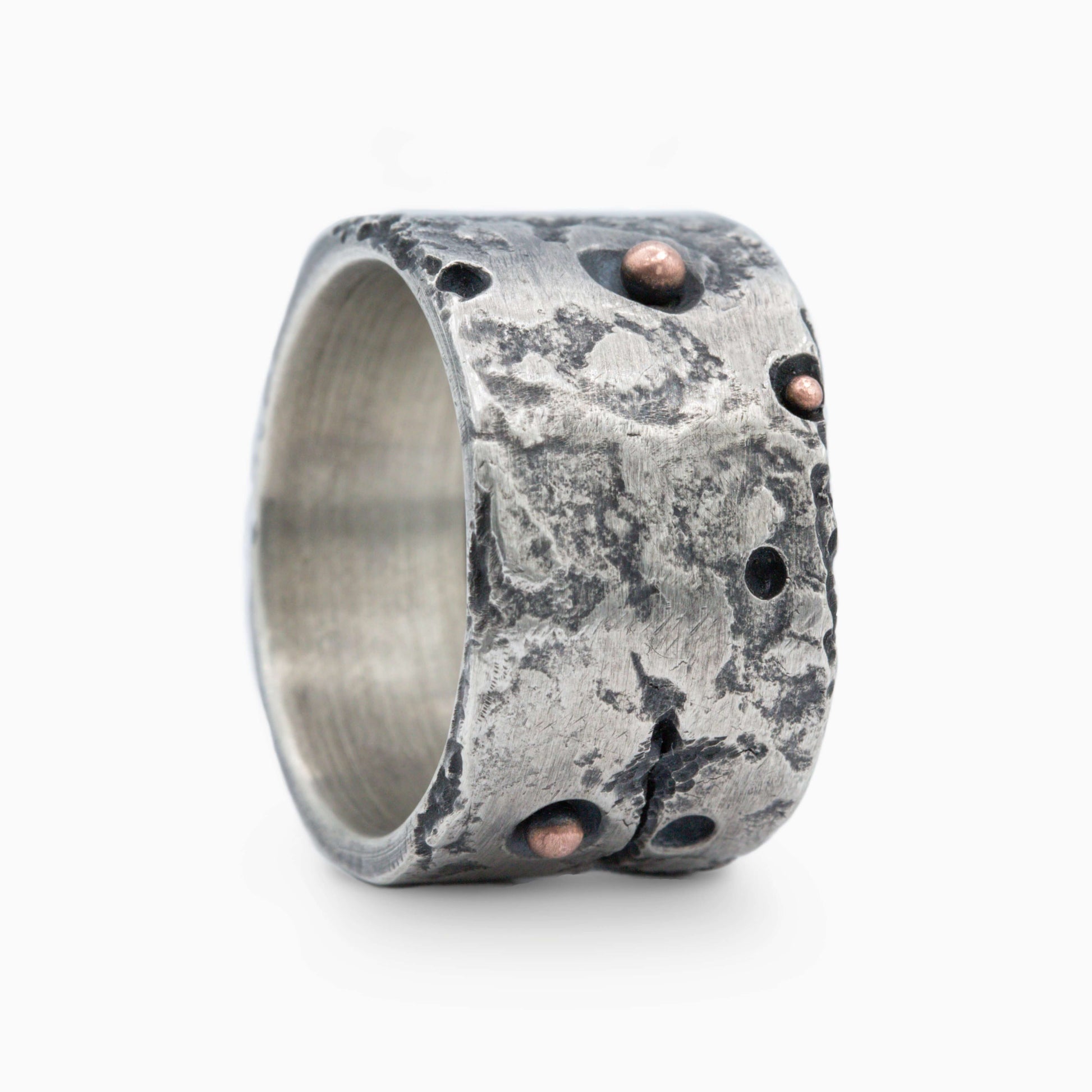 Detailed view of the ISRT+ silver ring, showcasing its textured surface, unique cracks, and copper accents for a distinctive and artistic style.