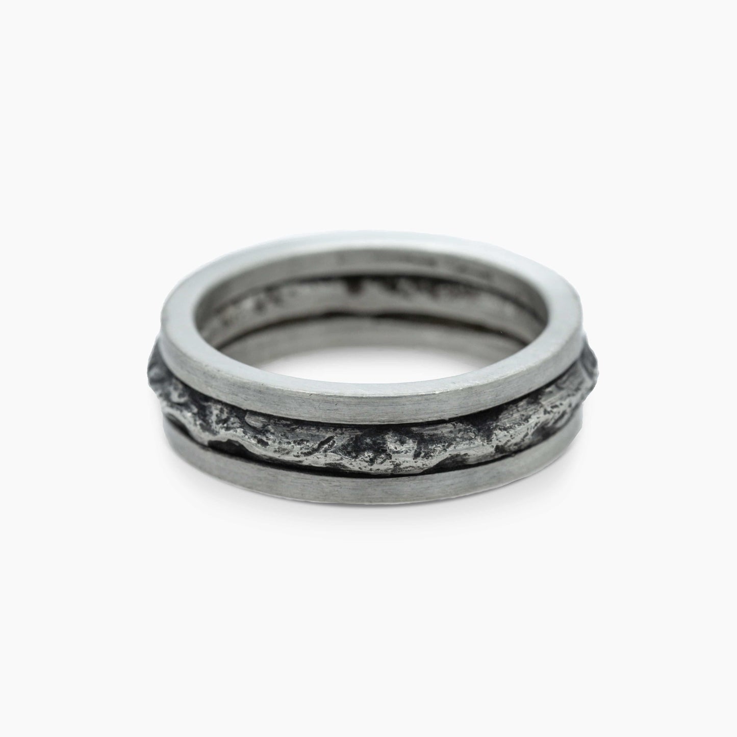 Silver ring with rugged, textured design inspired by mountain landscapes. A unique piece for nature lovers and adventurers.